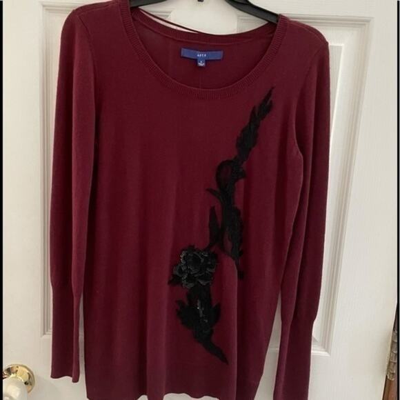 NEW Sequin Lace Burgundy Sweater Women’s Size Small Appliqué red crewneck maroon - Picture 8 of 8